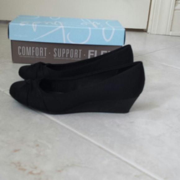 Bandolino black wedge shoes - Picture 5 of 13